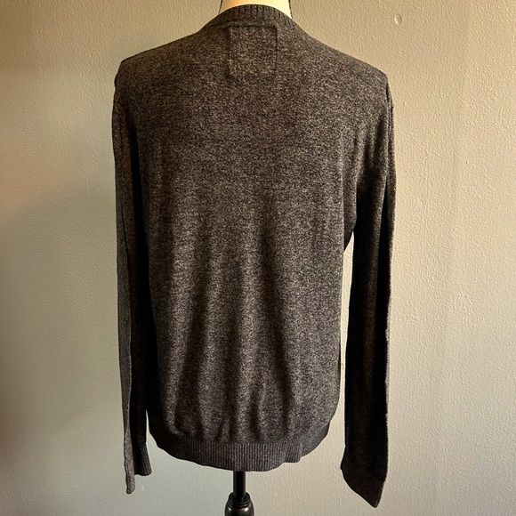 HOLLISTER GRAY LONG SLEEVE SWEATER. SIZE MEDIUM. - Picture 2 of 6